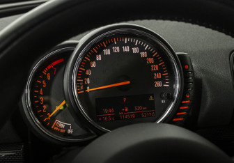 Подержанный автомобиль MINI Clubman Wagon 2016 года (14 фото)