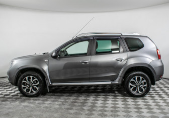 Подержанный автомобиль Nissan Terrano 2015 года (8 фото)