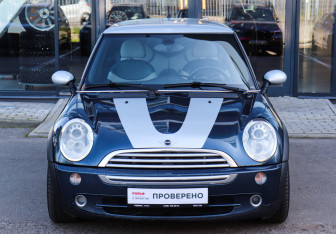 Подержанный автомобиль MINI Hatch 2006 года (2 фото)