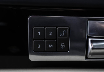 Подержанный автомобиль Land Rover Range Rover Sport 2013 года (16 фото)