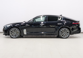 Подержанный автомобиль Kia Stinger 2018 года (8 фото)