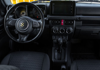 Подержанный автомобиль Suzuki Jimny 2020 года (10 фото)