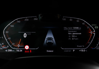 Подержанный автомобиль BMW X5 2022 года (11 фото)