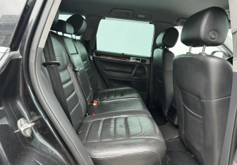 Подержанный автомобиль Volkswagen Touareg 2008 года (11 фото)