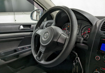 Подержанный автомобиль Volkswagen Jetta Sedan 2010 года (21 фото)