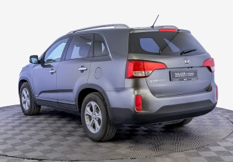 Подержанный автомобиль Kia Sorento 2014 года (7 фото)