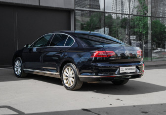 Подержанный автомобиль Volkswagen Passat Sedan 2015 года (7 фото)