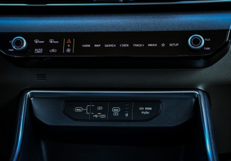 Подержанный автомобиль Kia Carnival 2024 года (22 фото)