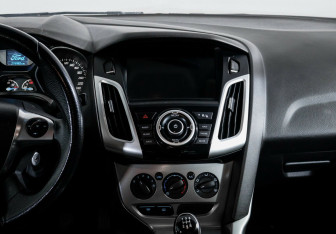 Подержанный автомобиль Ford Focus Sedan 2012 года (11 фото)