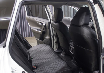 Подержанный автомобиль Toyota RAV4 2021 года (12 фото)