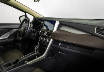Подержанный автомобиль Mitsubishi Xpander 2022 года (9 фото)
