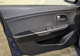 Подержанный автомобиль Kia Rio Sedan 2016 года (19 фото)