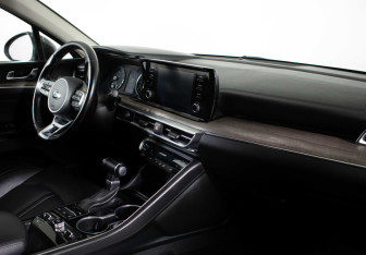 Подержанный автомобиль Kia K5 2020 года (10 фото)