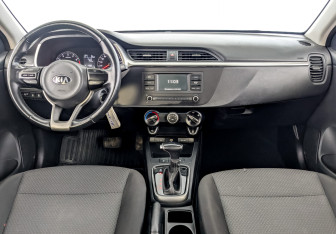 Подержанный автомобиль Kia Rio Hatchback 2021 года (14 фото)