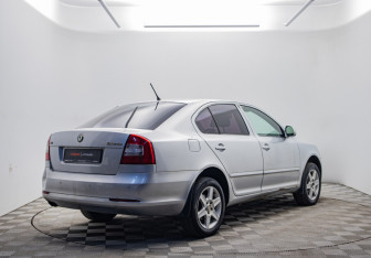 Подержанный автомобиль Skoda Octavia Liftback 2011 года (5 фото)