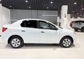 Подержанный автомобиль Renault Logan Sedan 2017 года (4 фото)