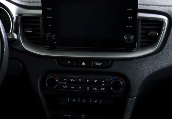 Подержанный автомобиль Kia Ceed Wagon 2020 года (11 фото)