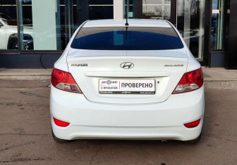 Подержанный автомобиль Hyundai Solaris Sedan 2012 года (6 фото)