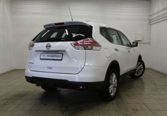 Подержанный автомобиль Nissan X-Trail 2016 года (4 фото)