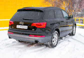 Подержанный автомобиль Audi Q7 2013 года (3 фото)