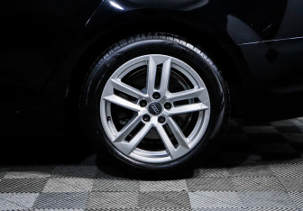 Подержанный автомобиль Audi A4 Sedan 2019 года (15 фото)