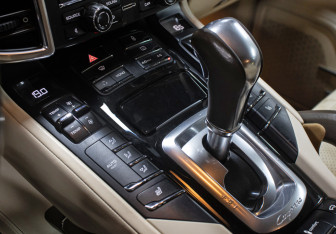 Подержанный автомобиль Porsche Cayenne 2013 года (19 фото)