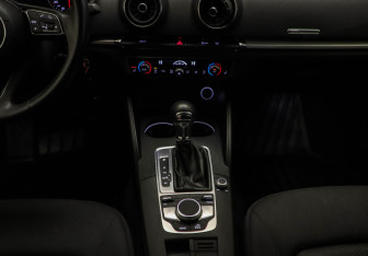Подержанный автомобиль Audi A3 Sedan 2018 года (10 фото)