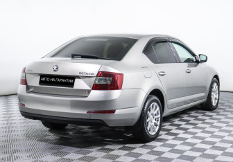 Подержанный автомобиль Skoda Octavia Liftback 2013 года (3 фото)