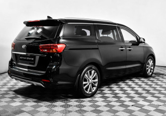 Подержанный автомобиль Kia Carnival 2019 года (3 фото)