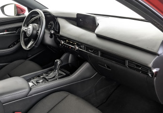 Подержанный автомобиль Mazda 3 Hatchback 2019 года (11 фото)