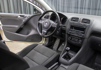 Подержанный автомобиль Volkswagen Golf Hatchback 2012 года (9 фото)
