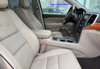 Подержанный автомобиль Jeep Grand Cherokee 2012 года (10 фото)