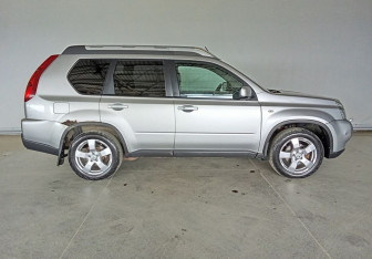 Подержанный автомобиль Nissan X-Trail 2008 года (8 фото)