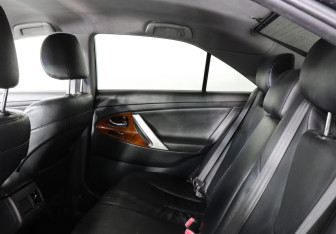 Подержанный автомобиль Toyota Camry Sedan 2008 года (10 фото)