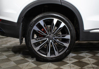 Подержанный автомобиль Geely Tugella 2022 года (22 фото)