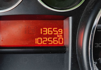 Подержанный автомобиль Peugeot 308 Hatchback 2013 года (16 фото)