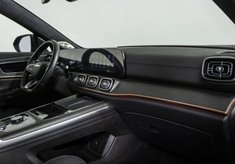 Подержанный автомобиль Jaecoo J8 2024 года (9 фото)