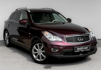 Подержанный автомобиль Infiniti QX50 2014 года (3 фото)