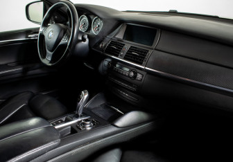 Подержанный автомобиль BMW X6 M 2011 года (10 фото)