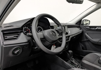 Подержанный автомобиль Skoda Rapid Liftback 2022 года (15 фото)