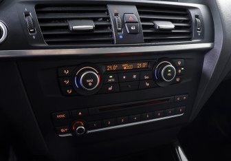 Подержанный автомобиль BMW X3 2012 года (20 фото)