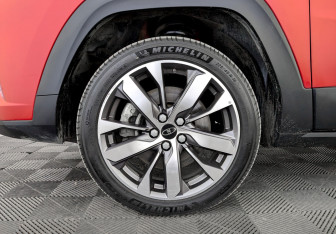 Подержанный автомобиль Москвич 3е 2023 года (18 фото)