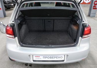 Подержанный автомобиль Volkswagen Golf Hatchback 2012 года (9 фото)