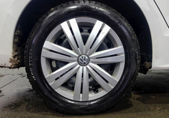 Подержанный автомобиль Volkswagen Jetta Sedan 2014 года (17 фото)