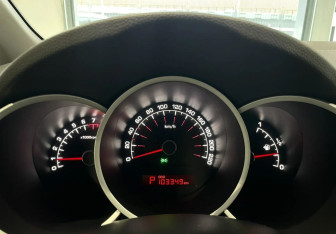 Подержанный автомобиль Kia Venga 2012 года (15 фото)