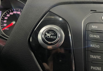 Подержанный автомобиль Ford Mondeo Sedan 2011 года (15 фото)