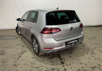 Подержанный автомобиль Volkswagen Golf Hatchback 2018 года (5 фото)