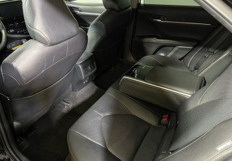 Подержанный автомобиль Toyota Camry Sedan 2021 года (10 фото)