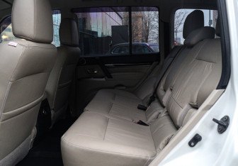 Подержанный автомобиль Mitsubishi Pajero 2019 года (10 фото)