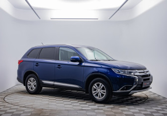 Подержанный автомобиль Mitsubishi Outlander 2015 года (3 фото)